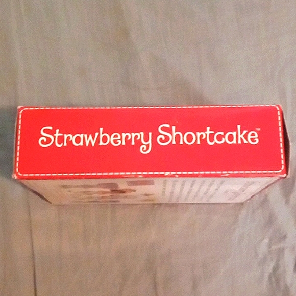 Like-new in box Strawberry Shortcake Classic doll- 2021 Target original 1980's - Picture 4 of 6